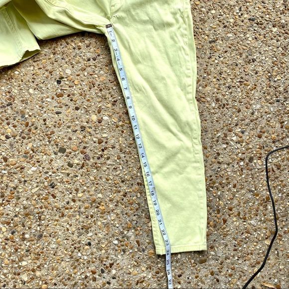 Cache Yellow Mid-Rise Capris Size 6 - Picture 10 of 10